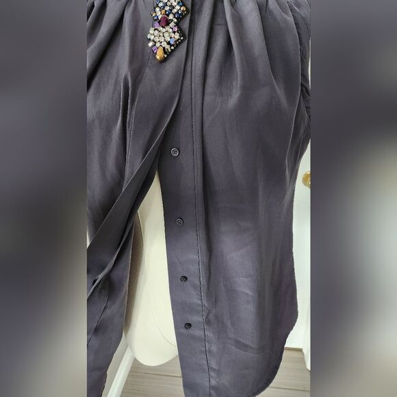 NWOT Mandee Grey Sleeveless top with Rhinestone Detail - Size Small - Picture 5 of 10